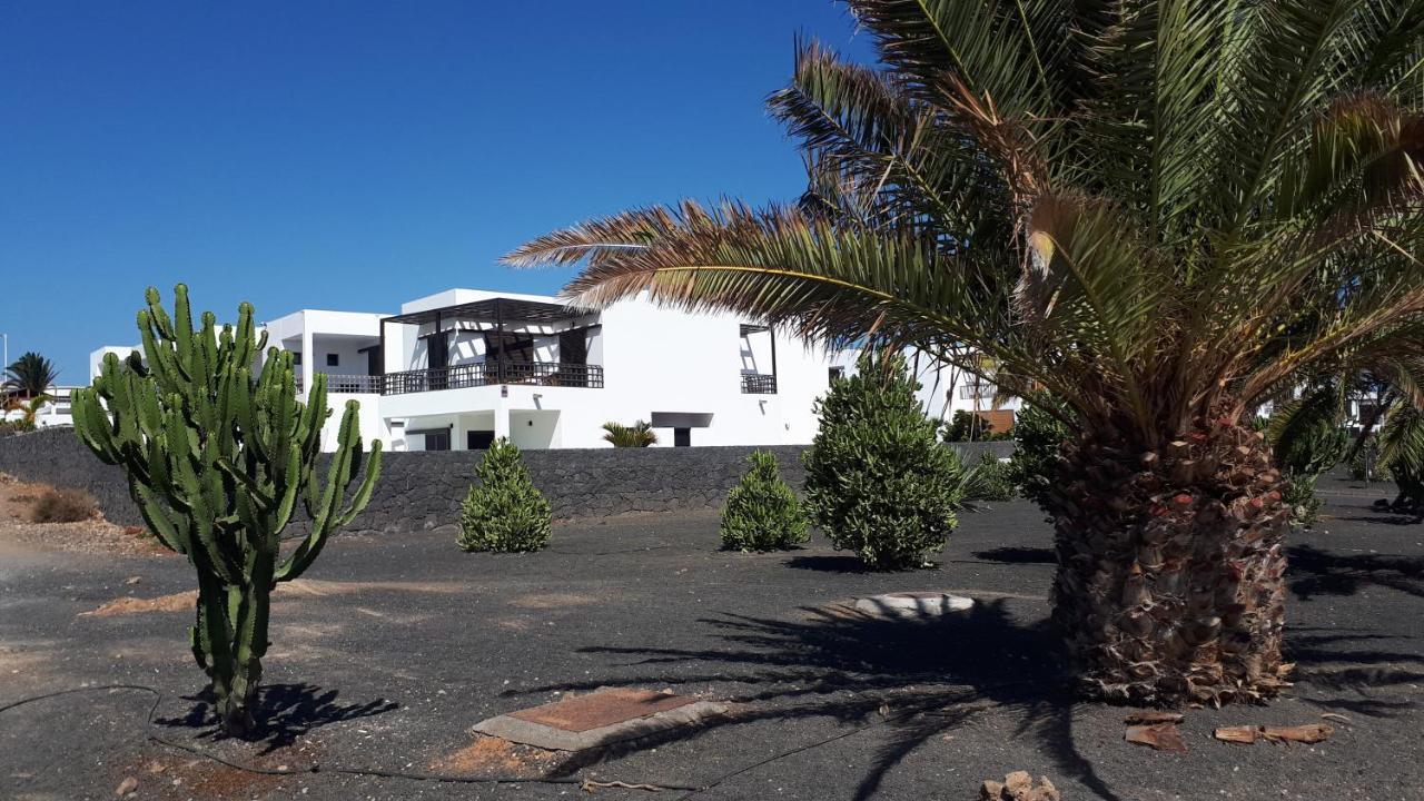 Casa Volcanes Costa Teguise Exterior photo